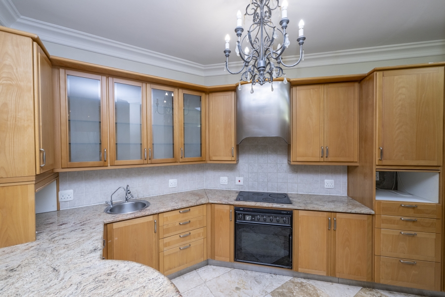 To Let 4 Bedroom Property for Rent in Kenilworth Upper Western Cape